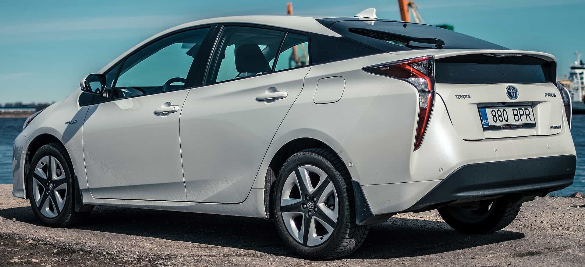 Rent Toyota Prius 2018 in Dubai - image 1