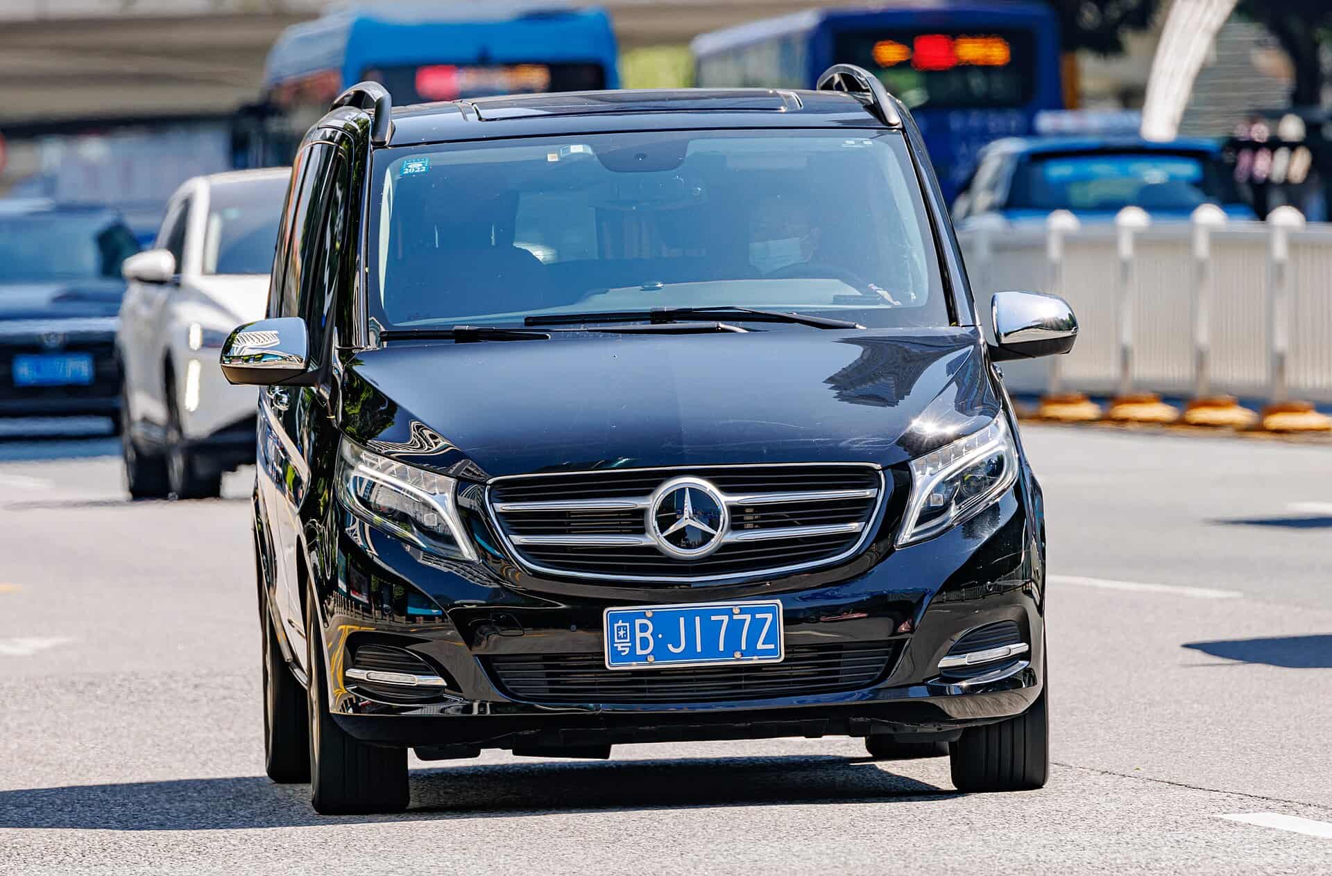 تأجير Mercedes-Benz V-Class 2021 2021 في دبي - الصورة الثالثة