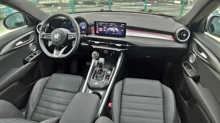 تأجير Alfa Romeo Tonale 2024 2024 في دبي - الصورة الثانية