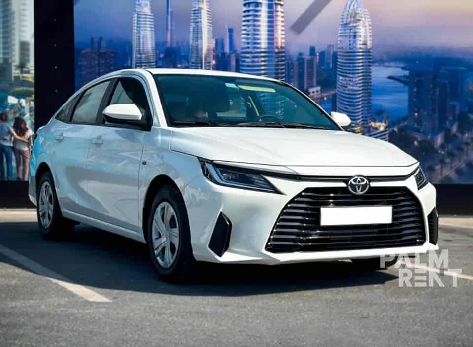 تأجير Toyota Yaris 2024 2024 في دبي - الصورة الثانية