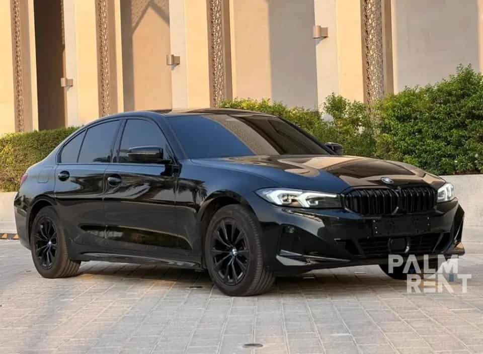 تأجير BMW 3 series 2023 2023 في دبي - الصورة الثانية