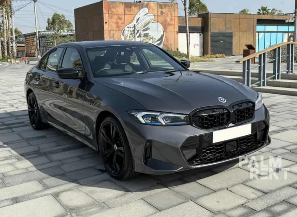 تأجير BMW 3 series 2023 2023 في دبي - الصورة الرابعة