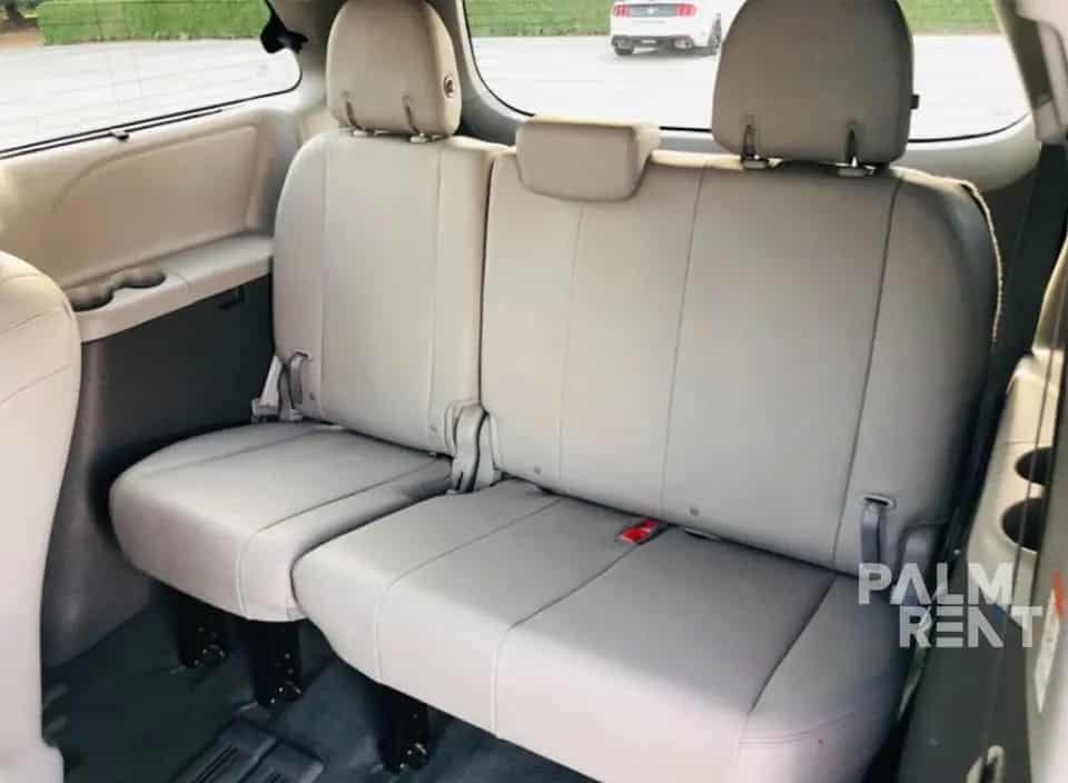 Dubai içinde Toyota SIENNA 2020 2020 kiralama - görsel 3