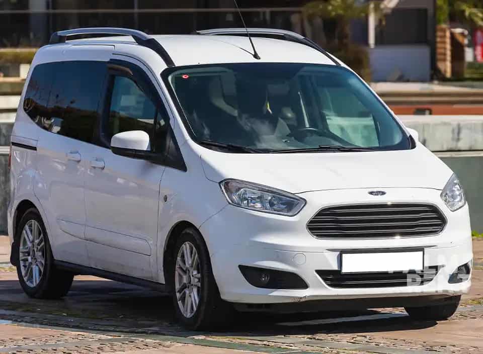 Rent Ford TOURNEO COURİER 2022 2022 in Dubai - image 4