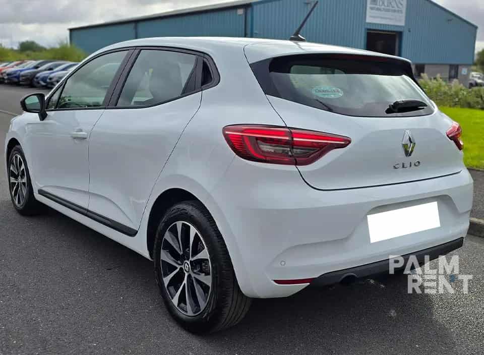 Dubai içinde Renault Clio 2023 kiralama - görsel 2
