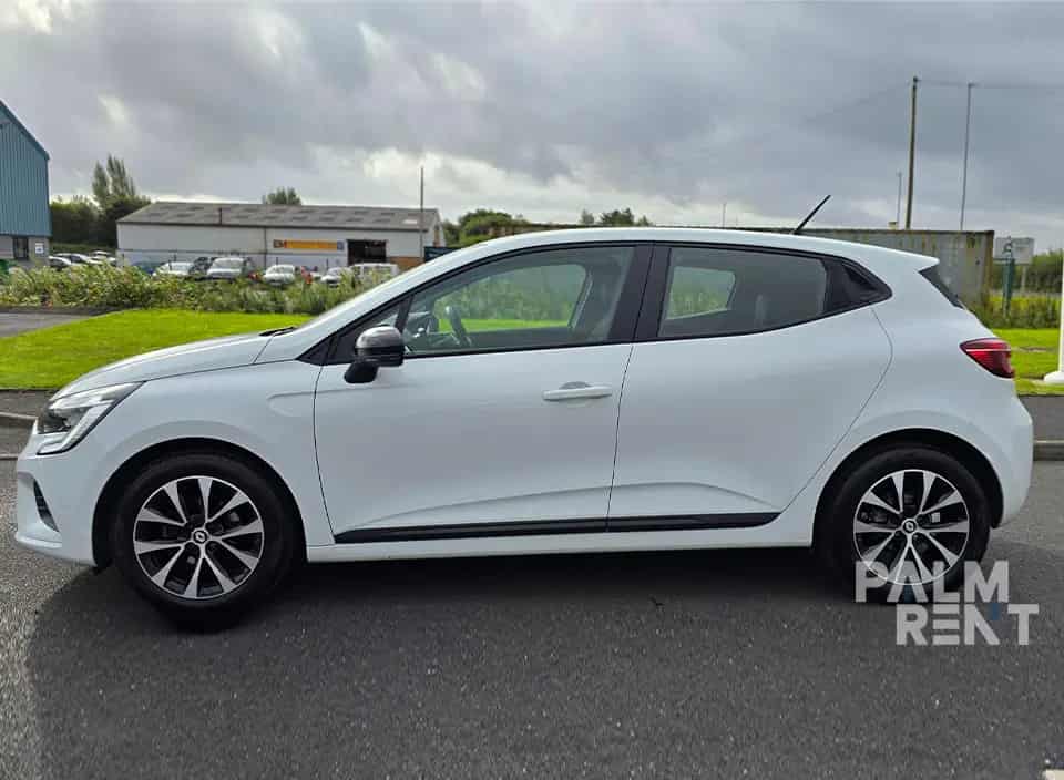 Dubai içinde Renault Clio 2024 kiralama - görsel 2