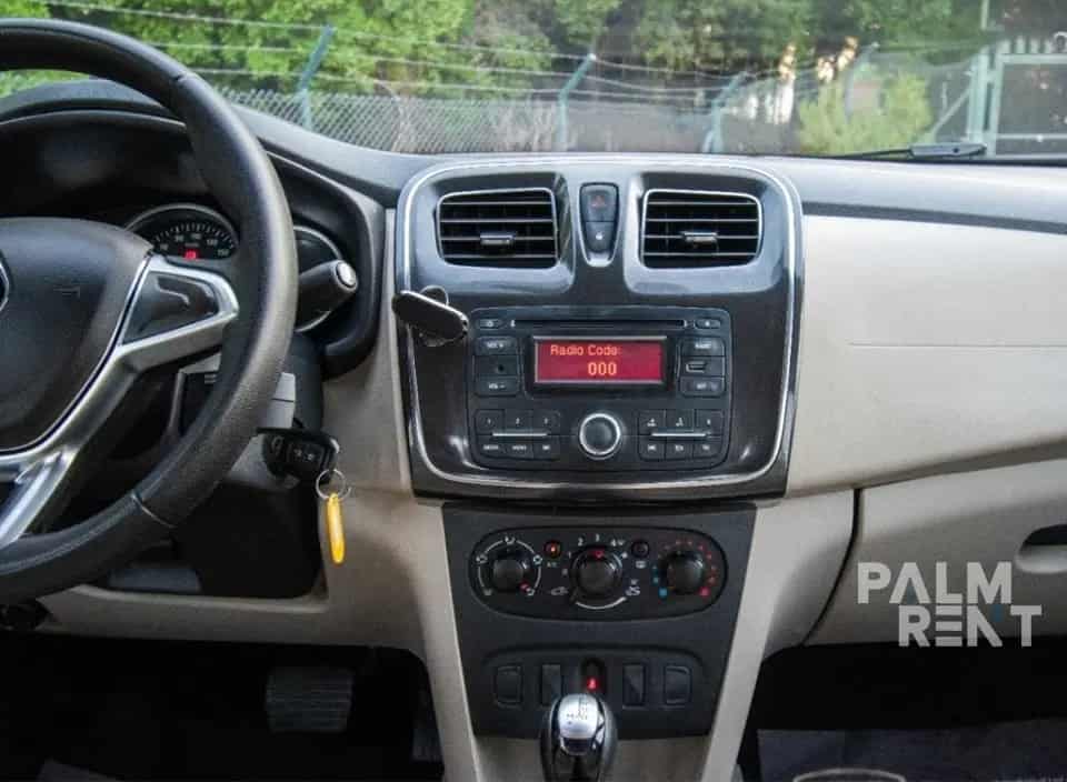 تأجير Renault symbol 2020 2020 في دبي - الصورة الرابعة