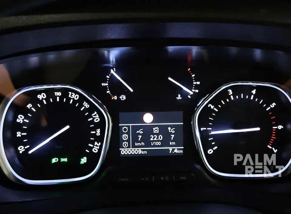 Rent Peugeot Expert Traveller 2024 2024 in Dubai - image 4