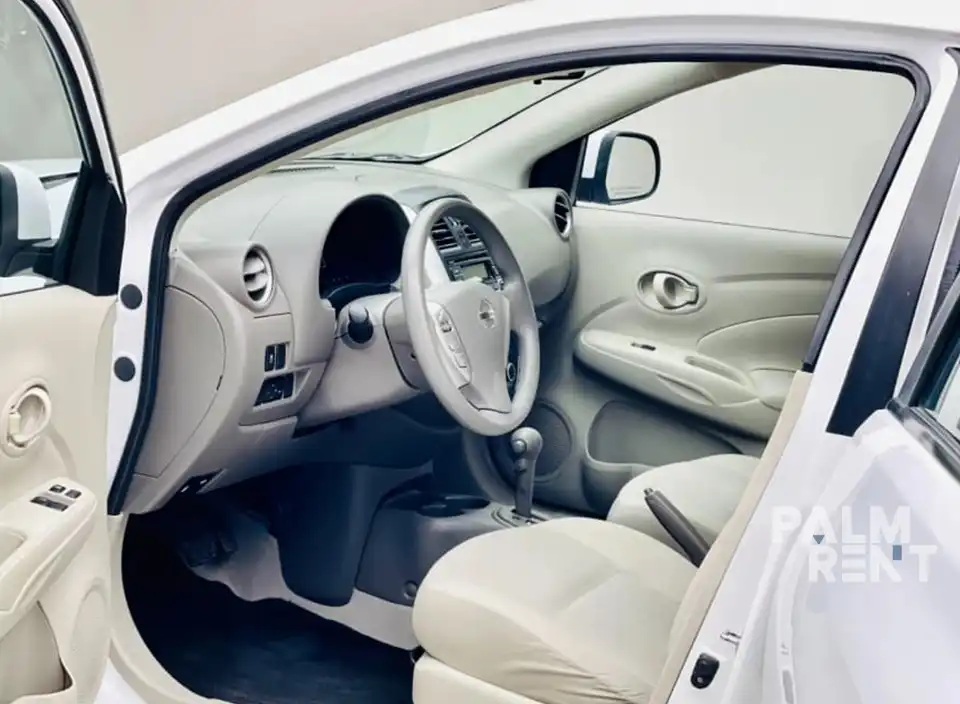 Nissan Nissan 2020